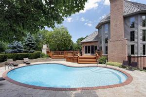 Custom-Oval-Pool
